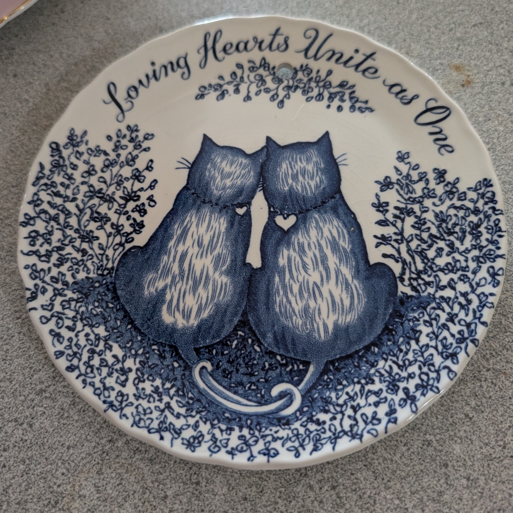 Royal Crownford Ironstone Staffordshire England Cat Plate